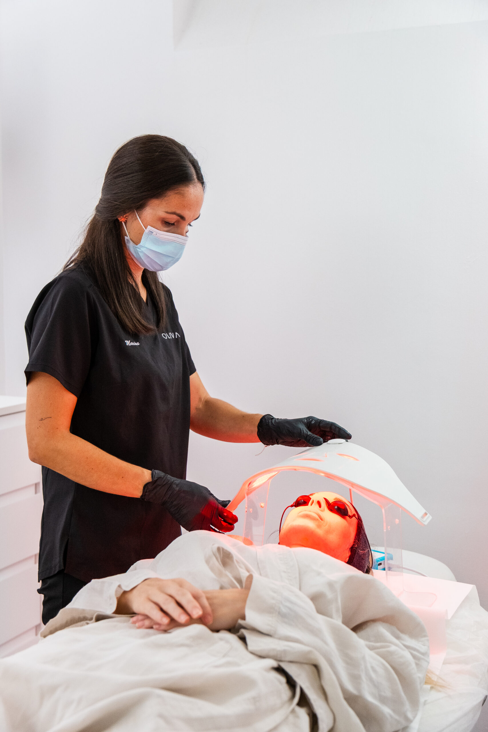 oliva clinics terapia fotodinamica leds doctora